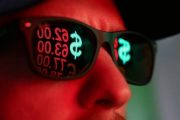 Россиянам рассказали, когда покупать валюту