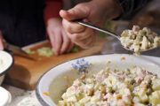 Набор для оливье резко подорожал в России